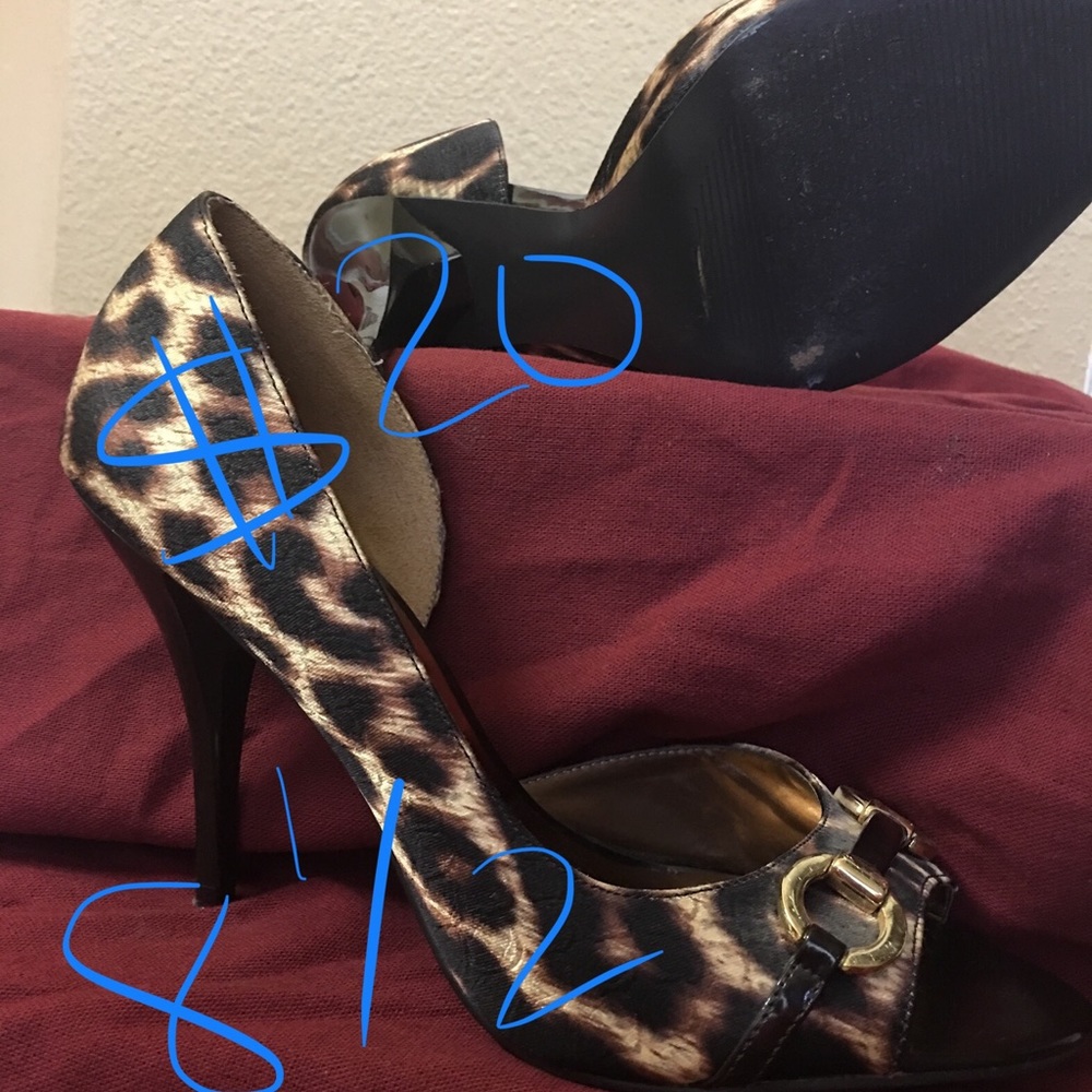 Shoes - Picture 4 of 8